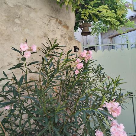 Bed and Breakfast Chez Les Filles Dions Exterior foto