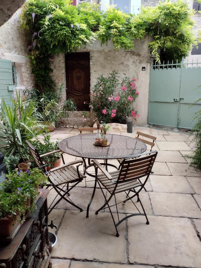 Bed and Breakfast Chez Les Filles Dions Exterior foto